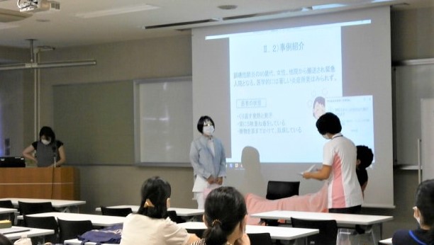 写真：看護論演習の発表